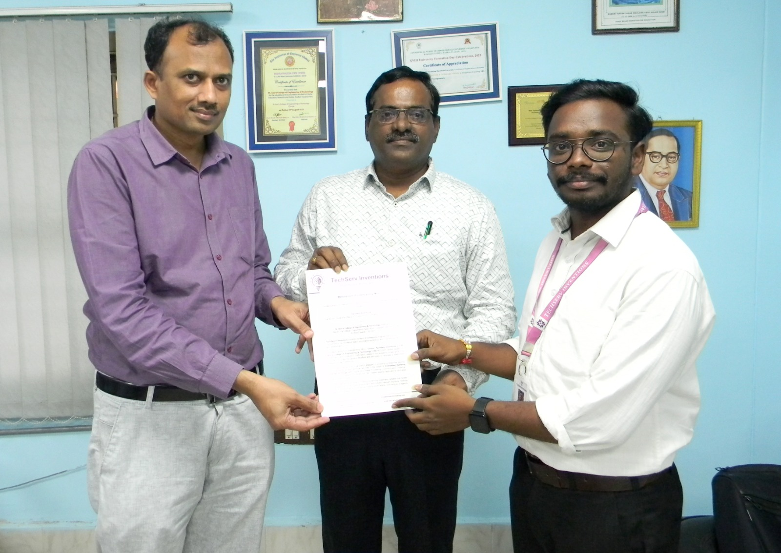 RIZIQ representatives presenting a collaboration document